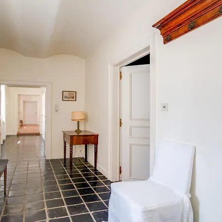 Hébergement de vacances Halloy Chateau Sleeps 35 Wifi
