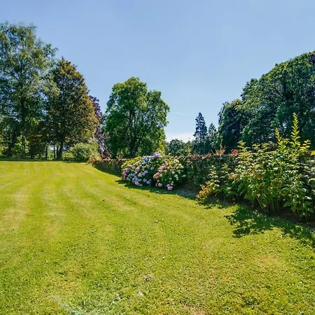 Hébergement de vacances Halloy Chateau Sleeps 35 Wifi Braibant