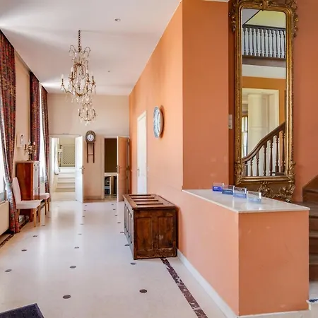 Hébergement de vacances Halloy Chateau Sleeps 35 Wifi