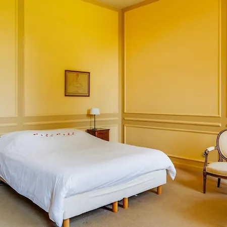 Halloy Chateau Sleeps 35 Wifi Hébergement de vacances