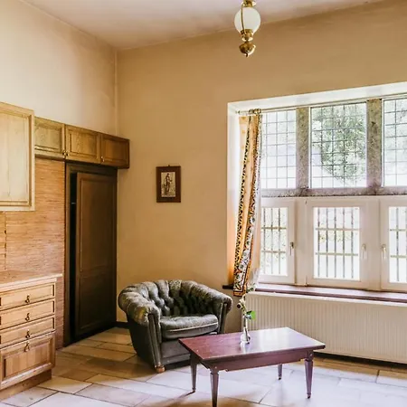 Hébergement de vacances Halloy Chateau Sleeps 35 Wifi Braibant