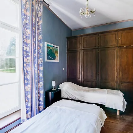 Hébergement de vacances Halloy Chateau Sleeps 35 Wifi