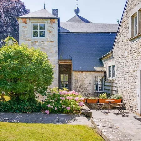 Hébergement de vacances Halloy Chateau Sleeps 35 Wifi Braibant