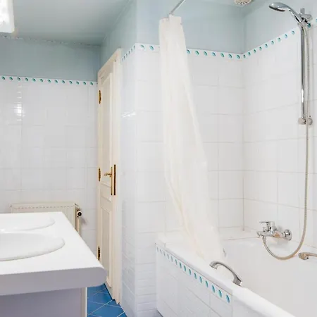 Hébergement de vacances Halloy Chateau Sleeps 35 Wifi