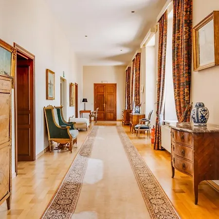Halloy Chateau Sleeps 35 Wifi Hébergement de vacances Braibant