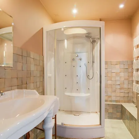 Hébergement de vacances Halloy Chateau Sleeps 35 Wifi Braibant