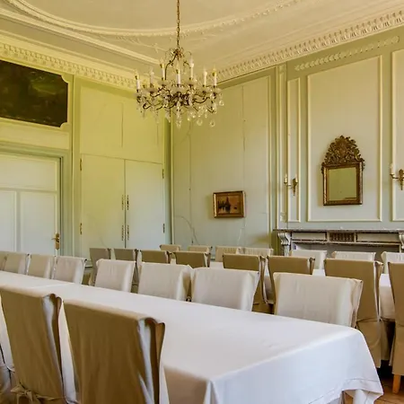 Hébergement de vacances Halloy Chateau Sleeps 35 Wifi