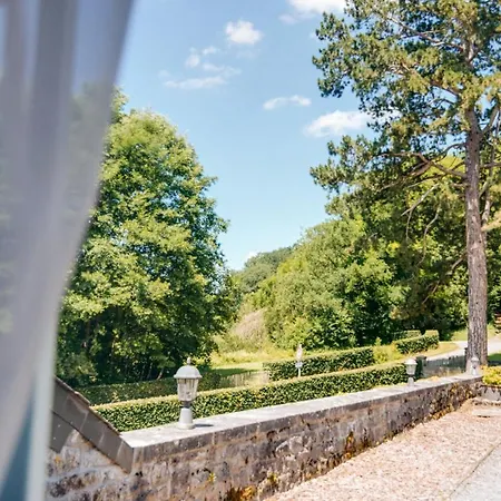 Halloy Chateau Sleeps 35 Wifi Hébergement de vacances *