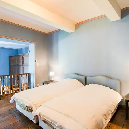 Halloy Chateau Sleeps 35 Wifi Hébergement de vacances Braibant